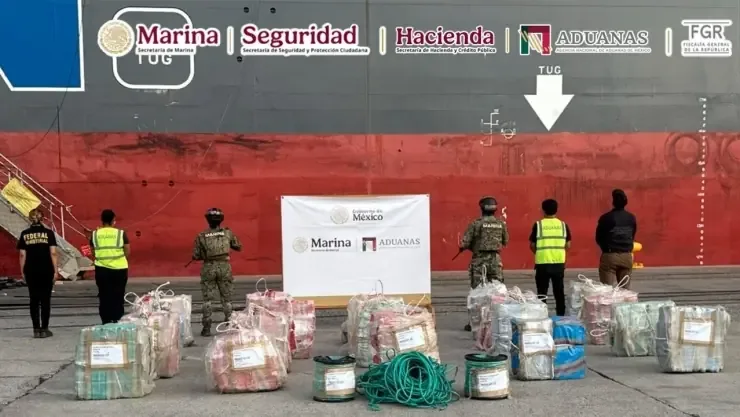 Un operativo federal asegura más de una tonelada de droga en el puerto de Lázaro Cárdenas, afectando fuertemente a grupos criminales.