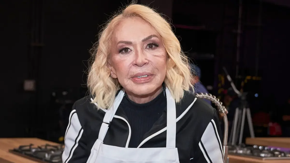 La conductora peruana enfrenta complicaciones de salud tras cirugía urgente.