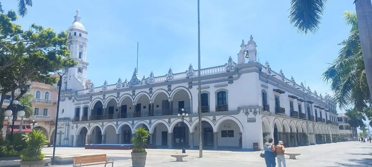 El cese de inspectores busca erradicar la corrupción en el comercio local y mejorar la supervisión.