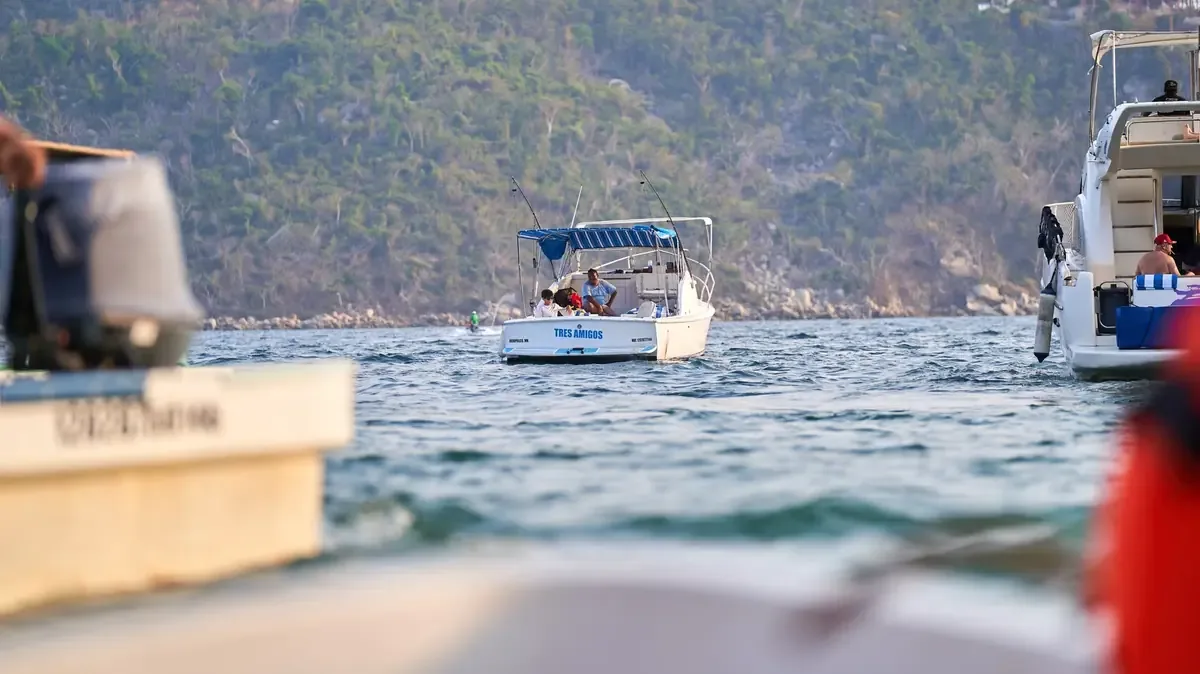 La Secretaría de Marina activa el Plan Marina y prepara un fuerte despliegue navales ante el huracán Vance en el Pacífico.