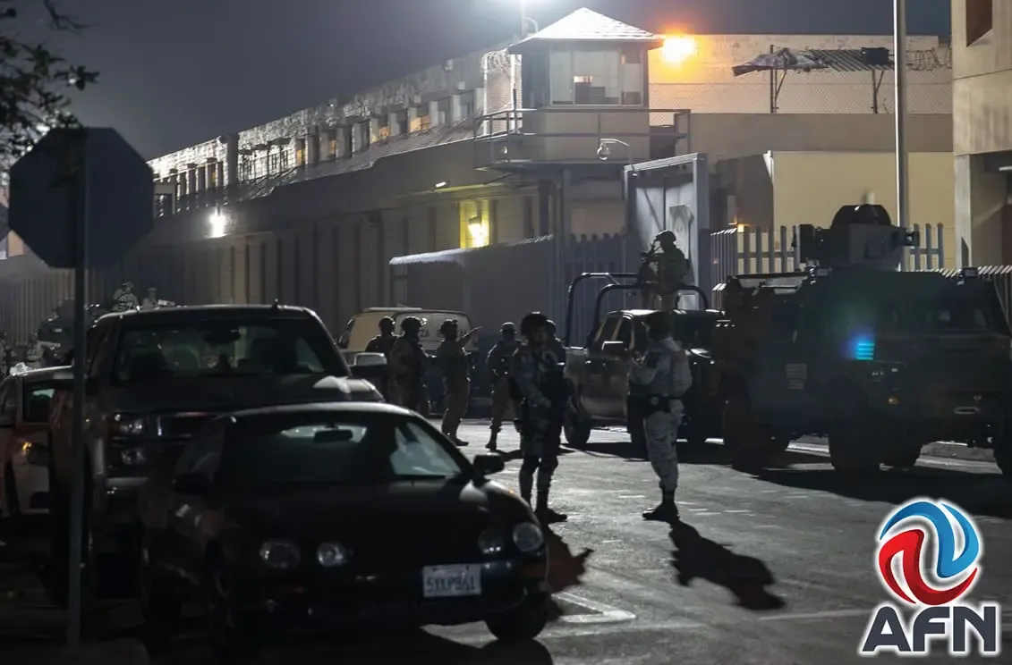 Despliegue de fuerzas federales en los alrededores de la penitenciaría de La Mesa.