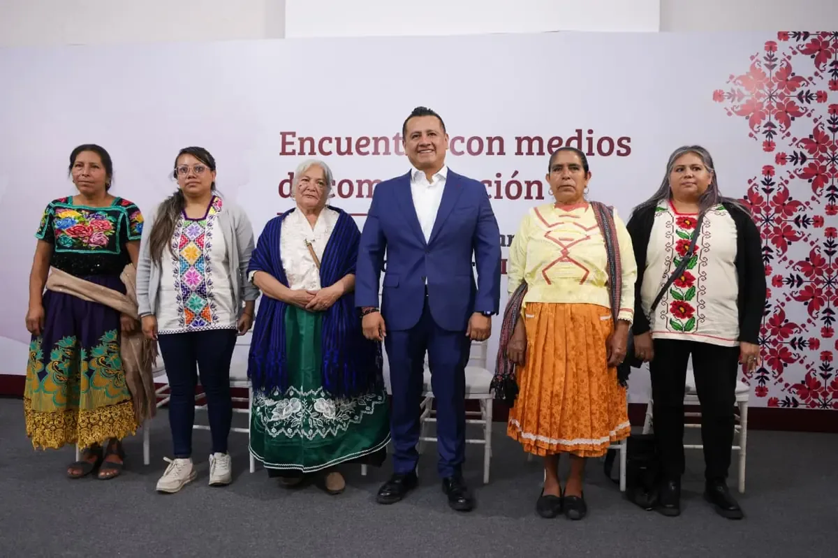 Informe menciona mejoras en derechos indígenas, salario mínimo y seguridad durante el gobierno de Sheinbaum.