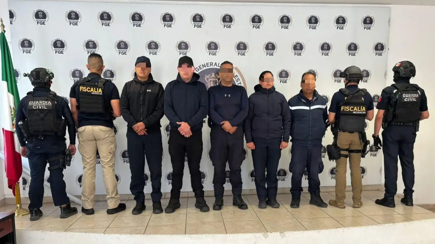 Detención de guardias civiles en Michoacán por actos de corrupción.
