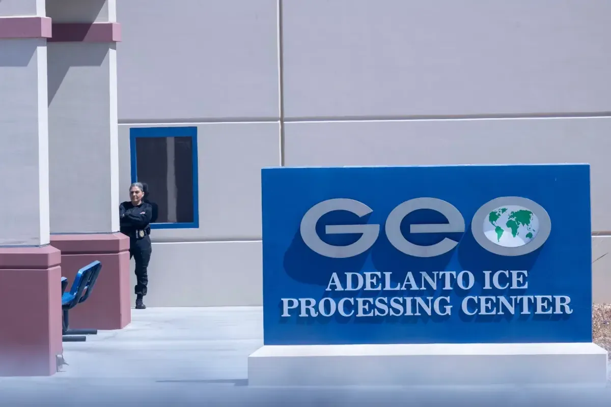 A pesar de ganar su caso de inmigración, un hombre enfrenta deportación.
