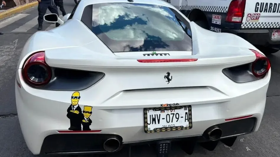 Detención de pareja en Morelia por conducir Ferrari robado en EE. UU.