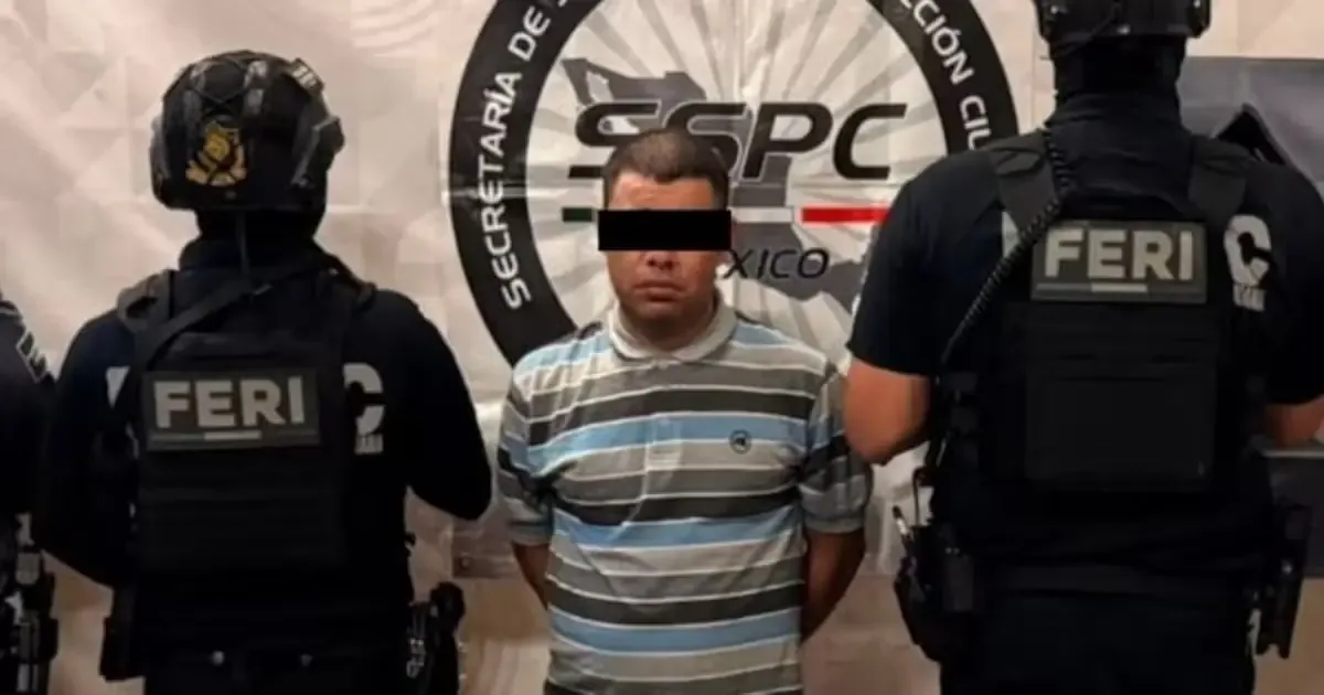 Un presunto integrante de una célula delictiva fue aprehendido al intentar deshacerse de un arma.
