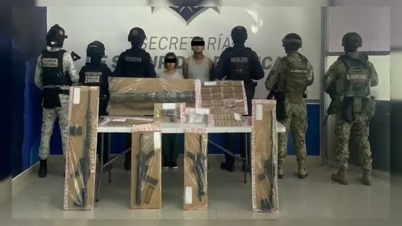 Fuerzas federales aseguran un lanzacohetes, armas y fentanilo en operativos contra el crimen organizado.