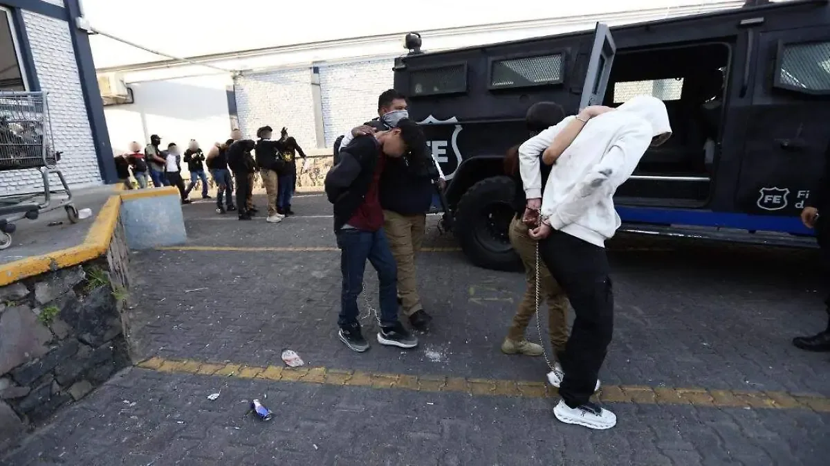 Detenidos enfrentan múltiples cargos tras operaciones de seguridad en la Zona Metropolitana de Guadalajara.