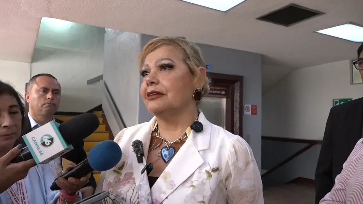 Autoridades arrestan a un agente municipal vinculado con un grupo delictivo tras ataques a agentes de seguridad.