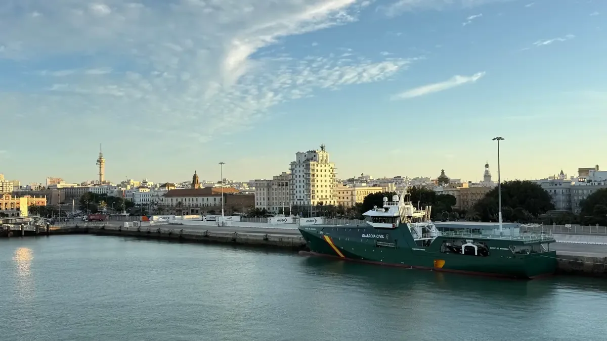 Los enfrentamientos entre migrantes continúan en Ceuta, generando tensión social en la región.
