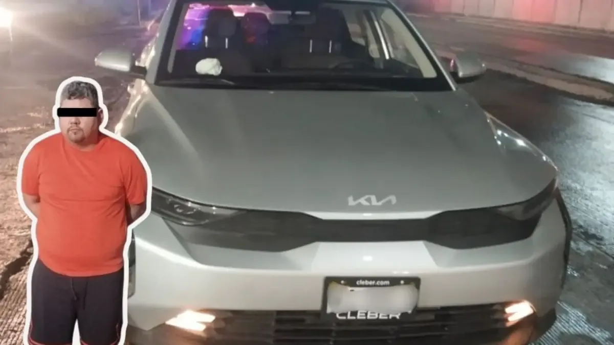 Policía local asegura un vehículo con reporte de robo durante un operativo en la colonia Cementos.