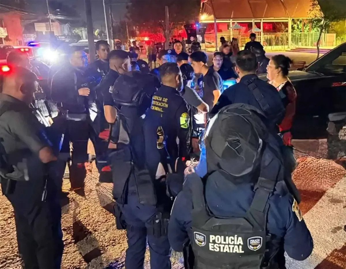 Cuatro personas fueron arrestadas por intentar agredir a elementos de seguridad en un operativo que involucró a menores.