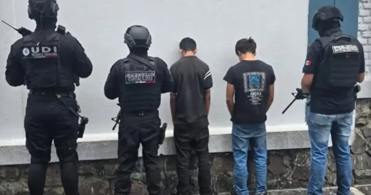 El asalto ocurrió en una tienda de abarrotes y dejó al afectado con lesiones.