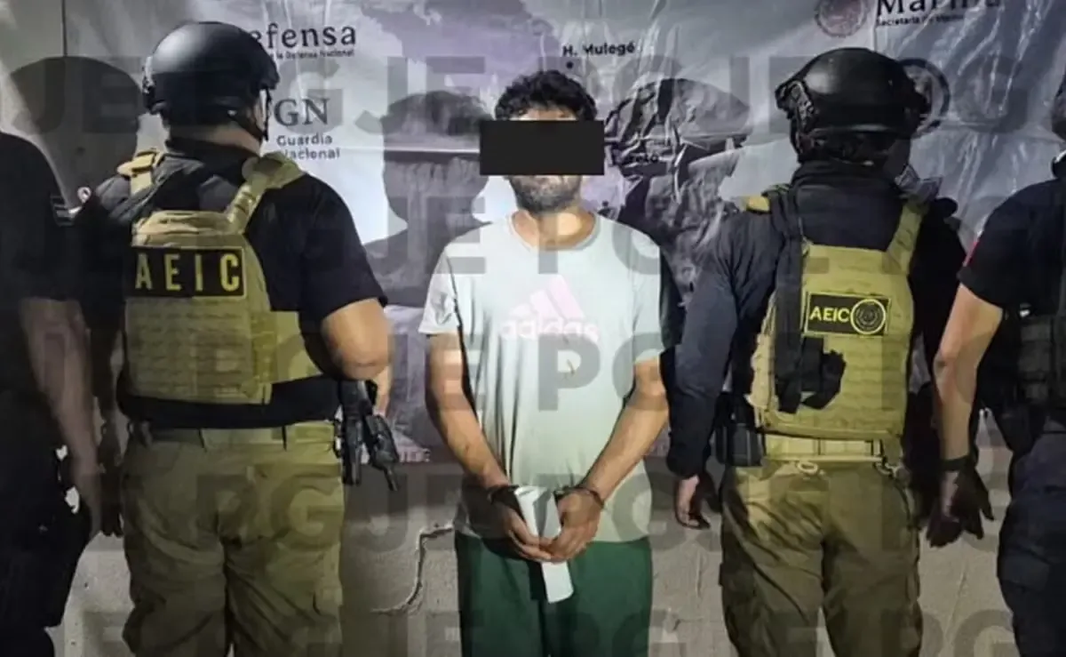 El hombre contaba con órdenes de aprehensión por robo de vehículo y otros delitos similares.