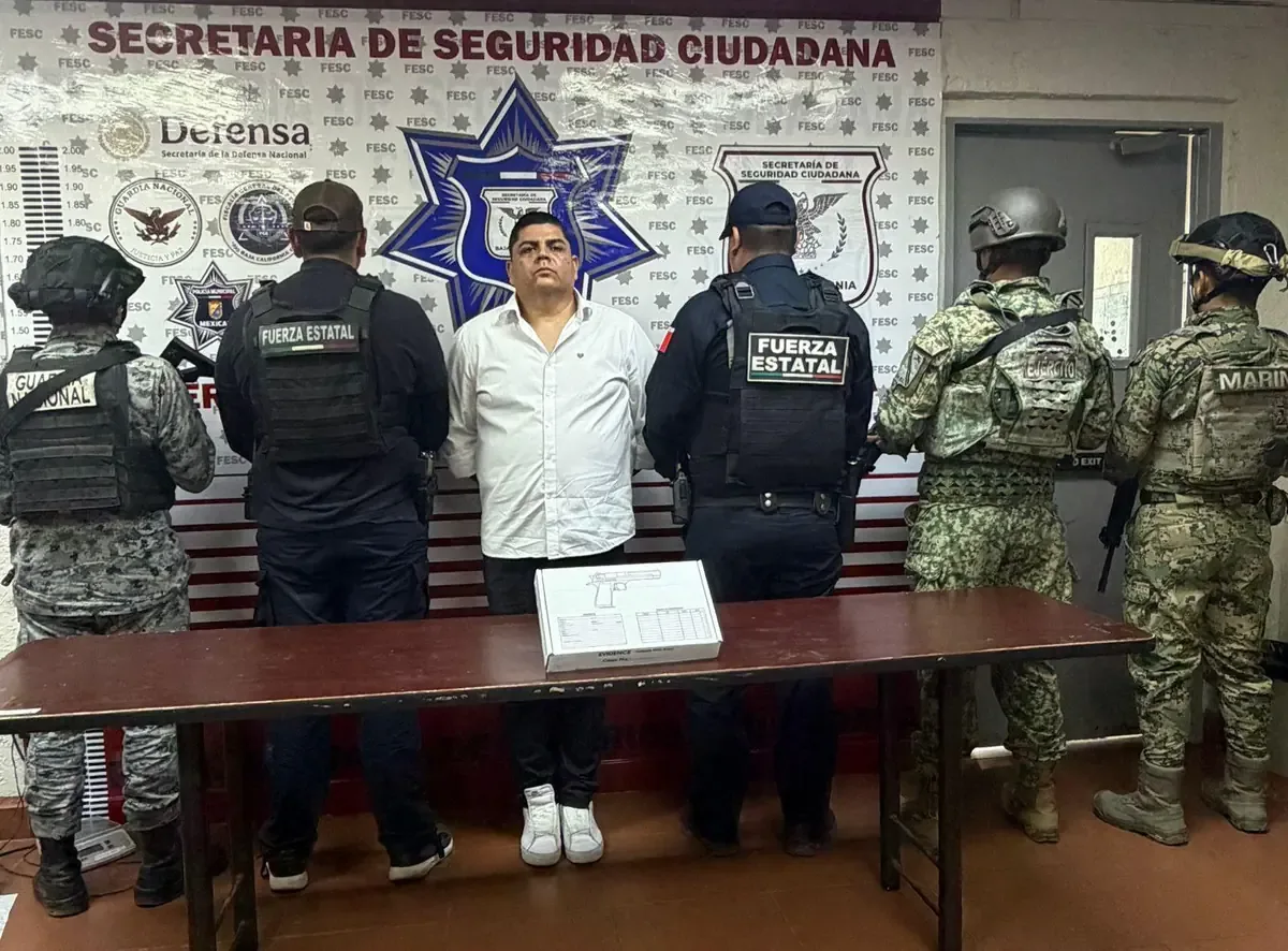 Juan Israel Somoza, vinculado a un grupo delictivo, fue detenido durante un operativo en Mexicali.