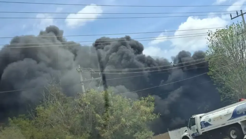 La Policía Municipal de Kanasín arrestó a un individuo tras un incendio que afectó varias viviendas y puso en riesgo a los vecinos.