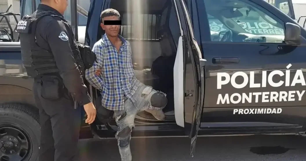 Un hombre fue arrestado tras mostrar sus partes íntimas a una mujer cerca de un plantel educativo.