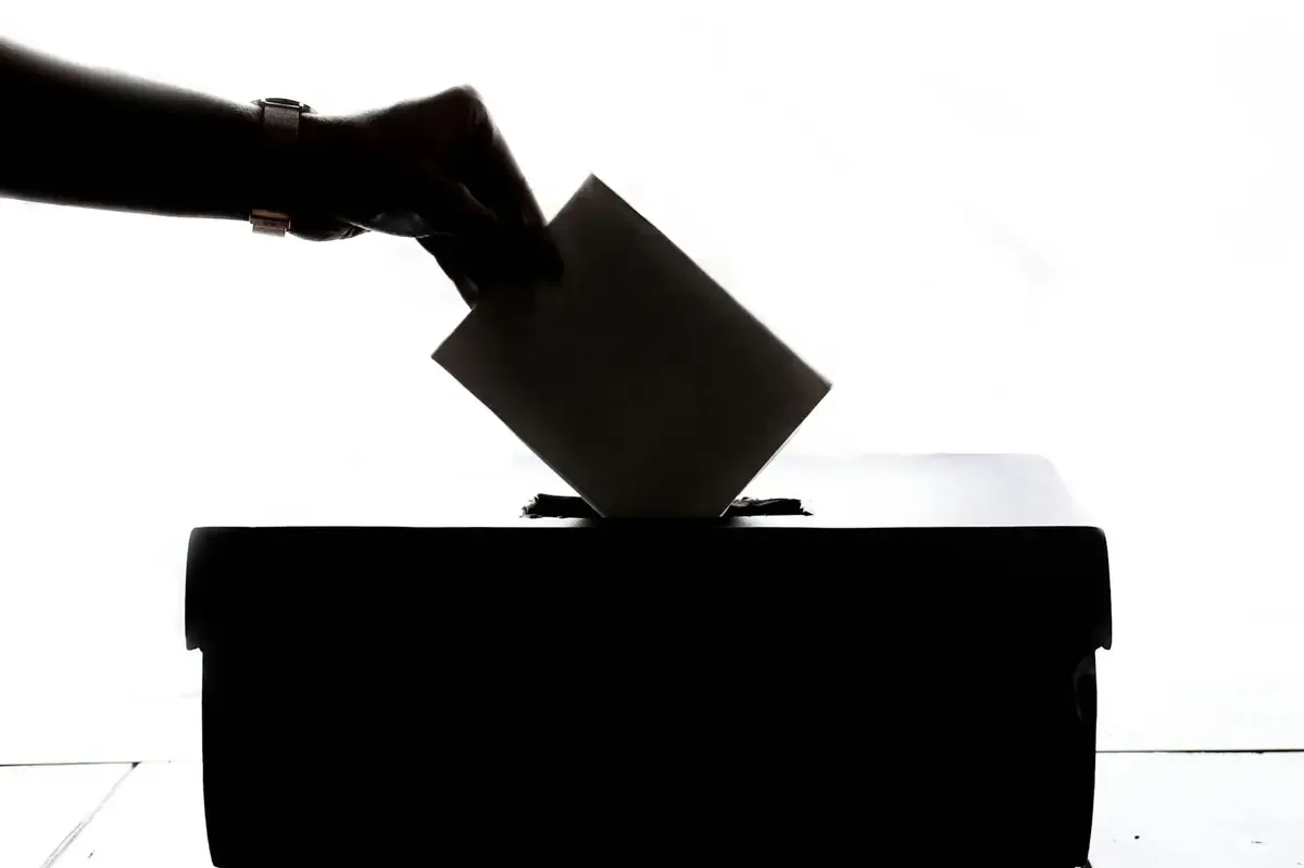 Un operativo policial detiene a un presunto mapache electoral en medio de la jornada electoral en Coahuila.