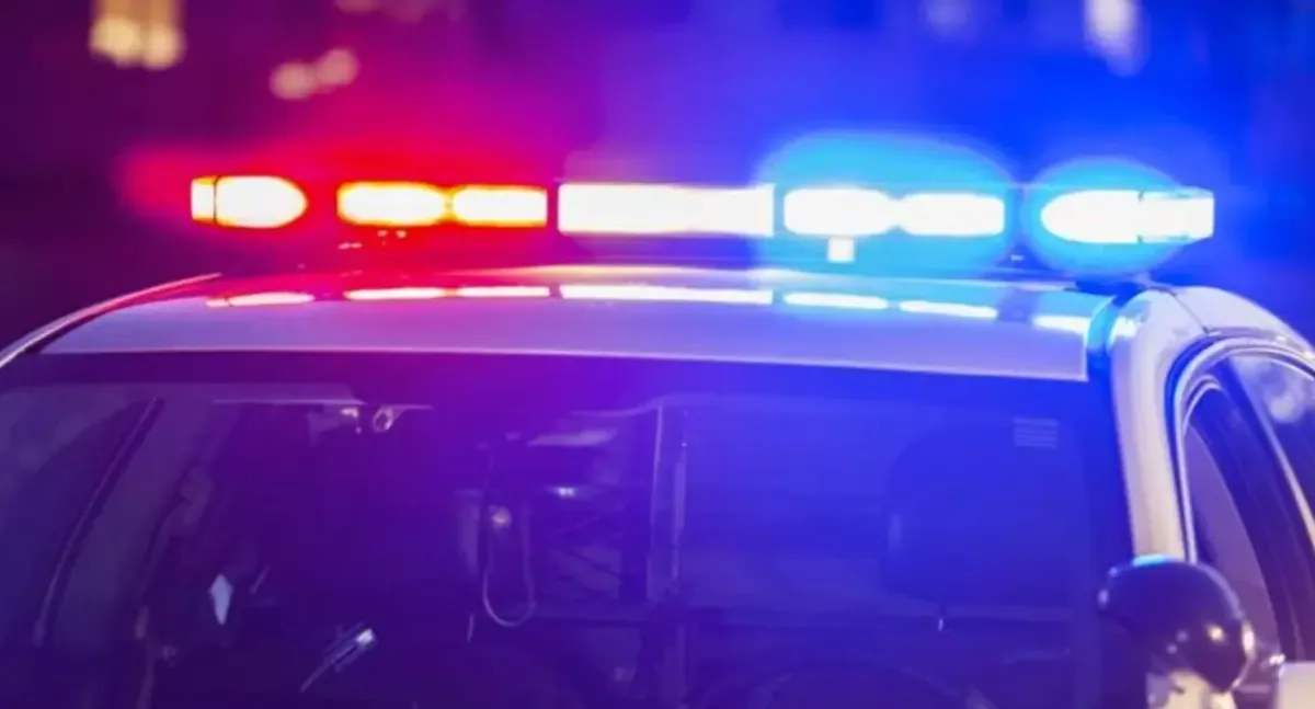 Una mujer fue arrestada tras ser sorprendida robando en una vivienda.