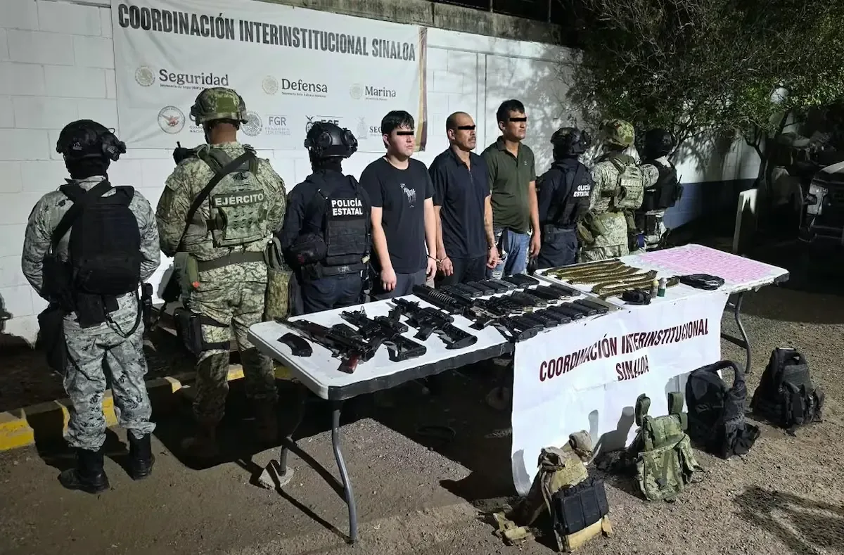 Las autoridades incautaron armamento y detuvieron a tres personas más en un operativo en Culiacán.
