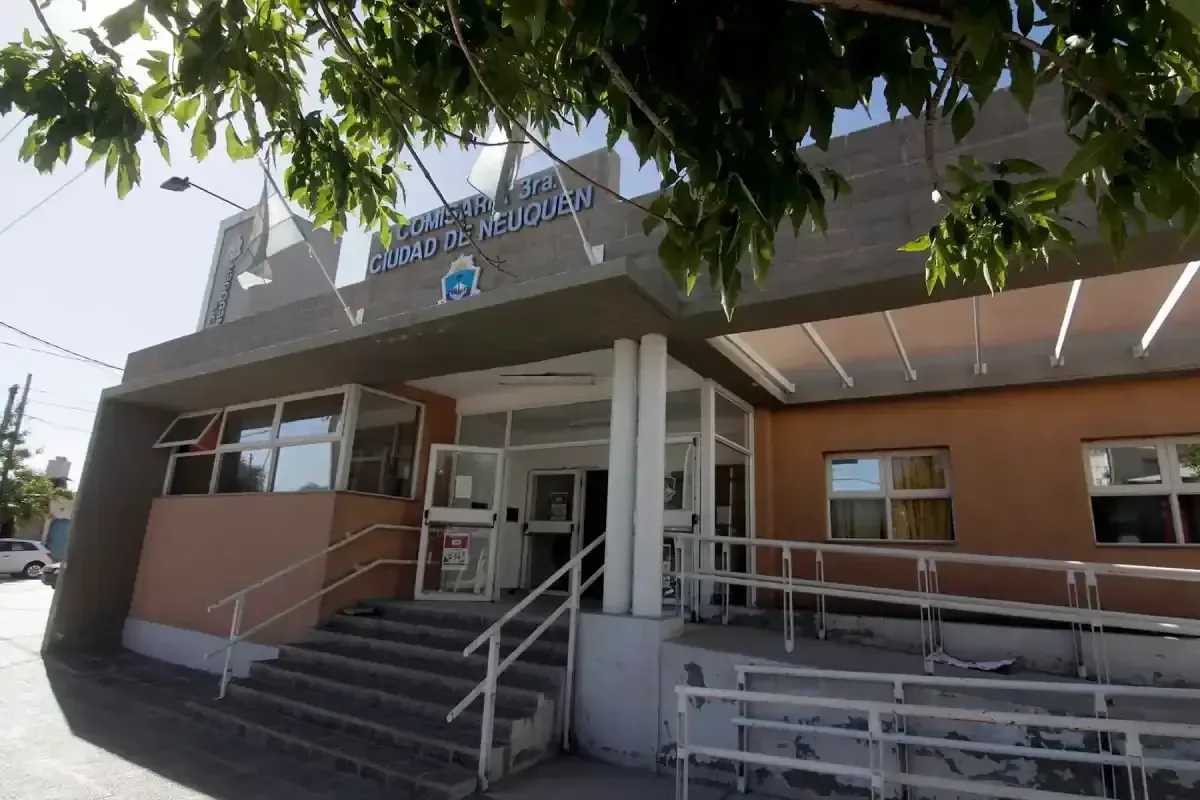 Un altercado violento resultó fatal en Neuquén, con una joven detenida por el homicidio.