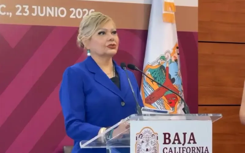 Dos agentes arrestados y tres más bajo investigación por supuestos lazos con el crimen organizado.
