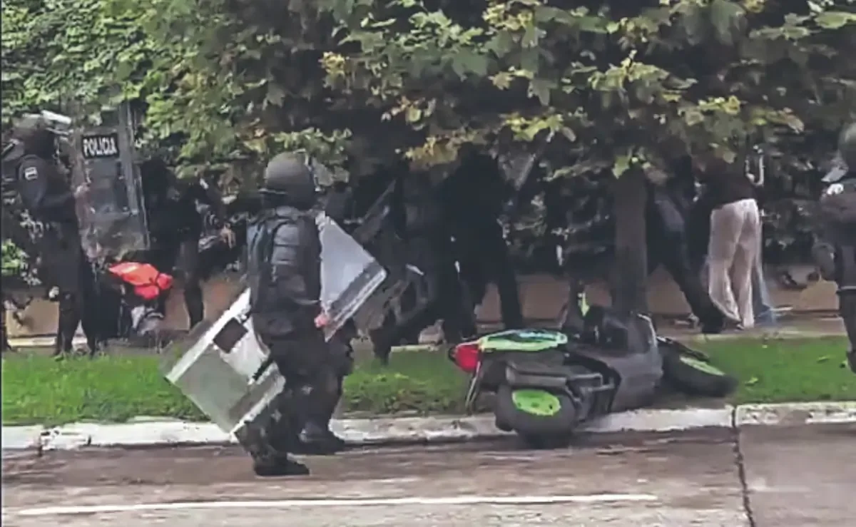 La captura de Samuel Morales ha generado indignación y se investiga el uso de la fuerza por las autoridades.