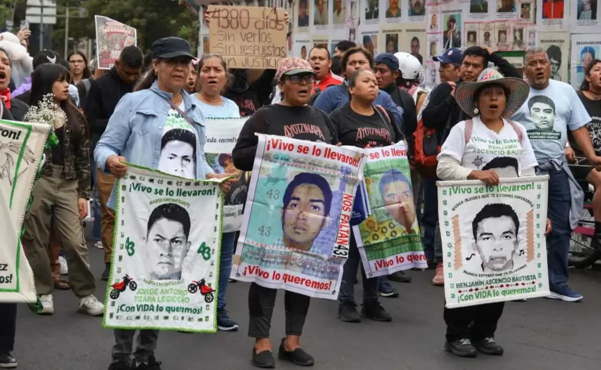 Investigaciones recientes identifican conexiones entre una funeraria y el Semefo en el caso Ayotzinapa.