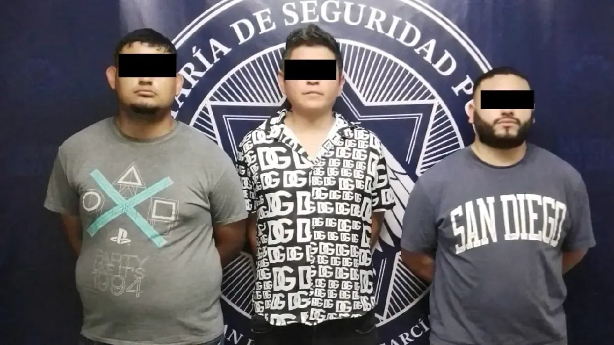 Los sospechosos fueron capturados tras intentar extorsionar a un automovilista en el municipio.