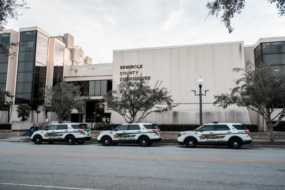La familia de Víctor González enfrenta dificultades económicas tras su detención por parte de ICE en Florida.