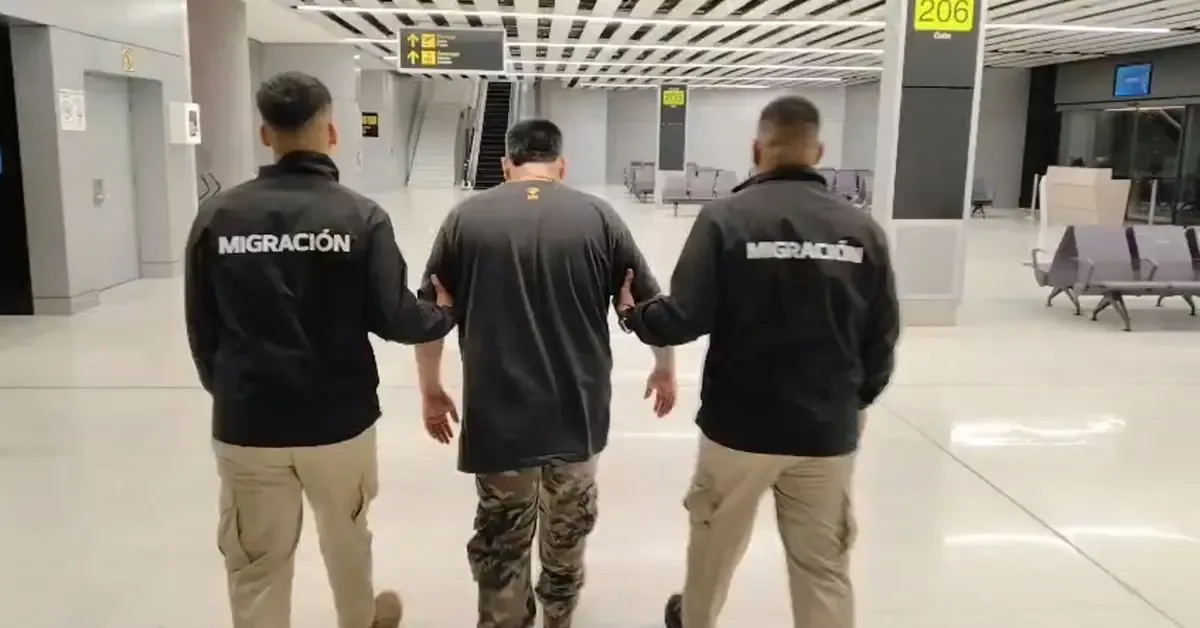La detención se produjo por vínculos del detenido con actividades delictivas y antecedentes penales.