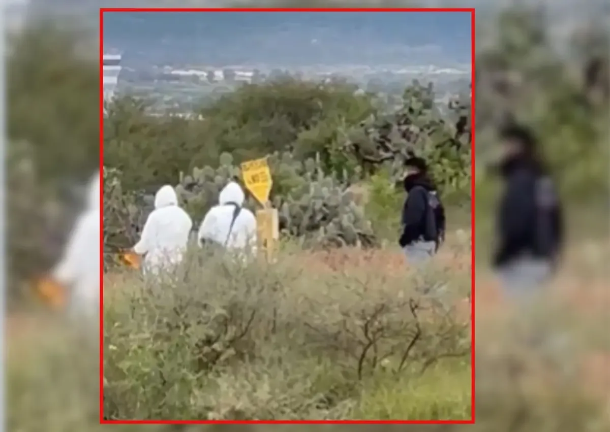 La volcadura de un camión en Querétaro dejó dos muertos y varios heridos, mientras se investigan las causas del accidente.
