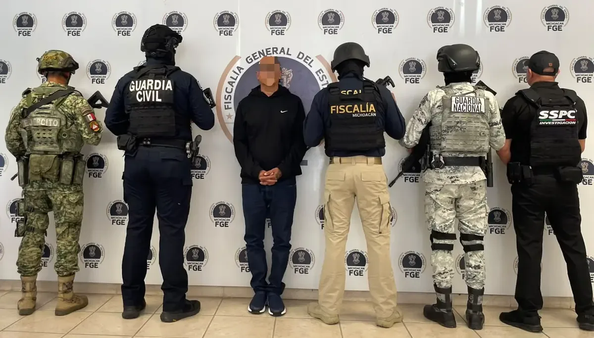 La detención de este presunto líder delictivo se produce en medio de operativos contra la violencia en Michoacán.