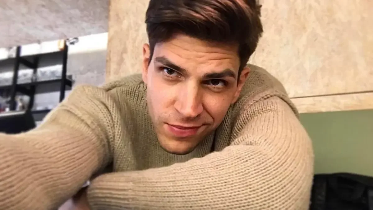 El influencer busca mostrar una imagen más natural tras críticas sobre su aspecto.