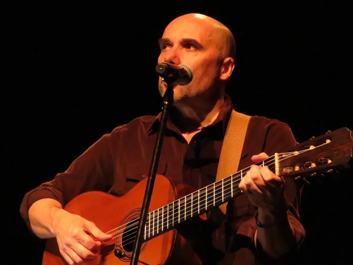 El concierto brindó una experiencia acústica íntima, destacando la conexión con el paisaje sonoro.