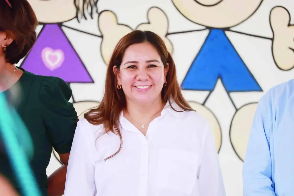 La presidenta honoraria del DIF, Karina Ríos, destaca el trabajo coordinado para apoyar la educación local.