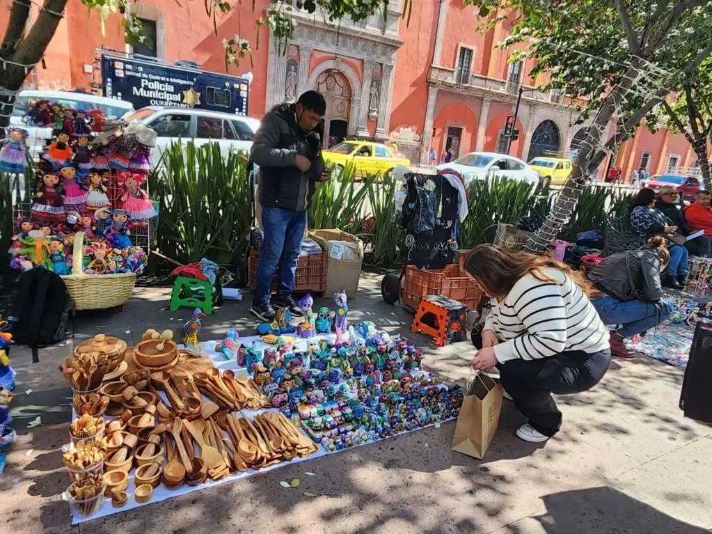 Diálogos sobre comercio artesanal en el Centro Histórico de Querétaro.