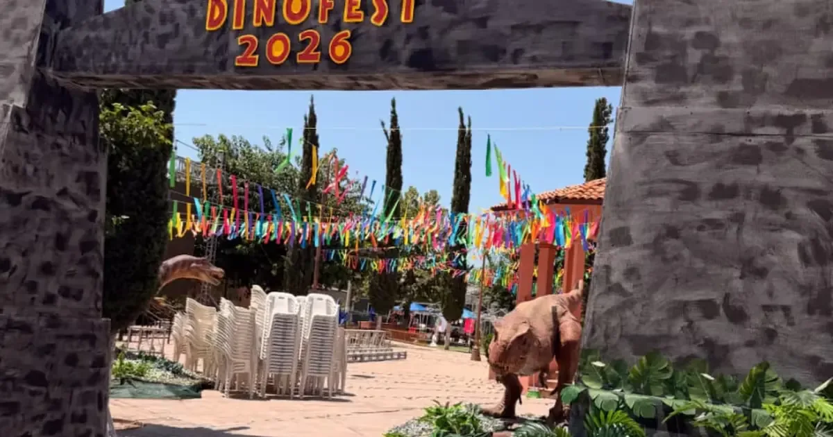 El DinoFest 2026 reúne a locales y turistas para explorar el patrimonio paleontológico en Esqueda, Sonora.