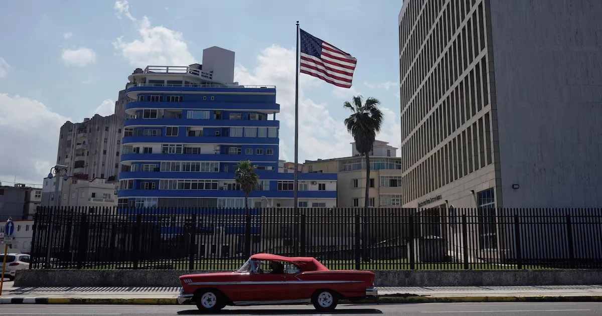 Diplomáticos en La Habana están actualizando planes de evacuación ante la crisis.