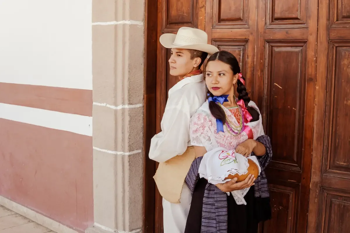 Comentarios de diputadas sobre hombres mayores desatan críticas en redes sociales y responden con otro video sobre mujeres.