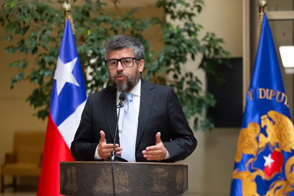 Araya enfatiza la necesidad de acelerar obras para generar empleo en el norte del país.