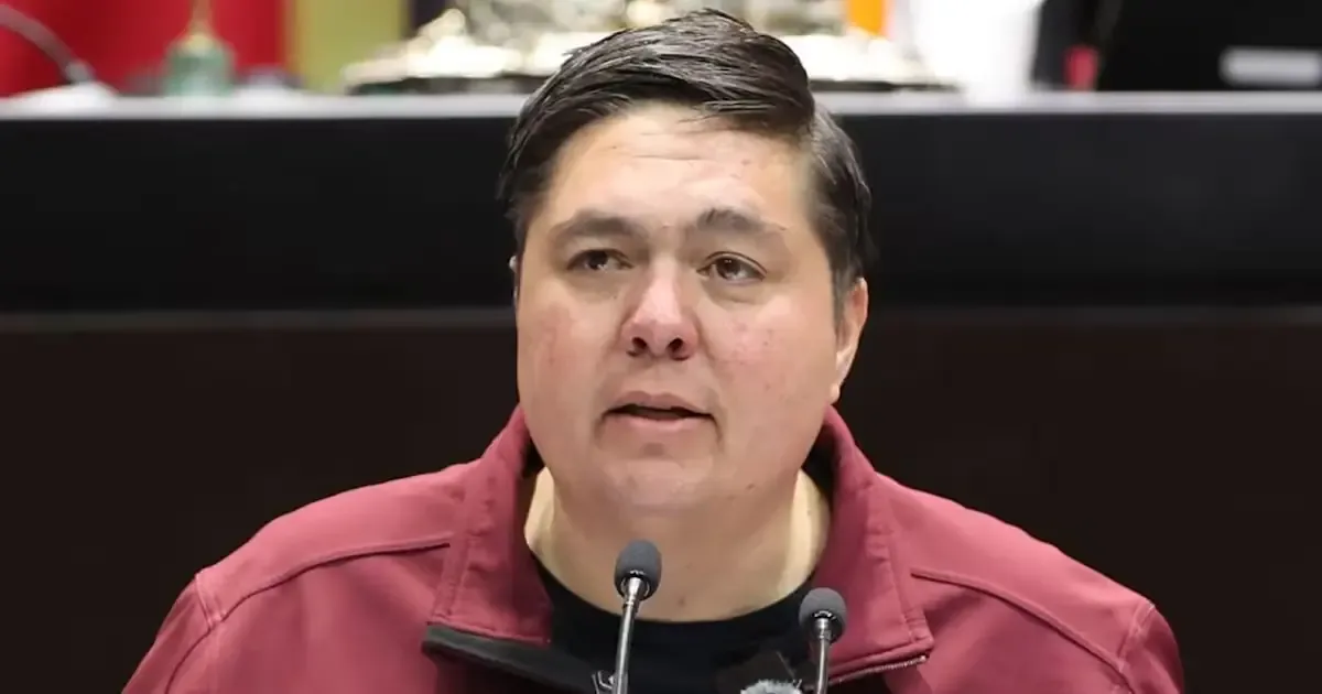 Samaniego, quien propuso gravar videojuegos, se mantendrá en su curul mientras busca ser presidente municipal.
