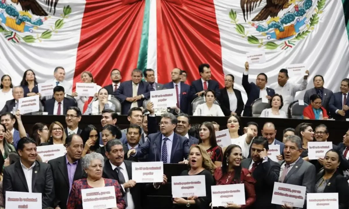 La reforma busca regular contenidos en redes sociales, generando críticas de censura entre la oposición.