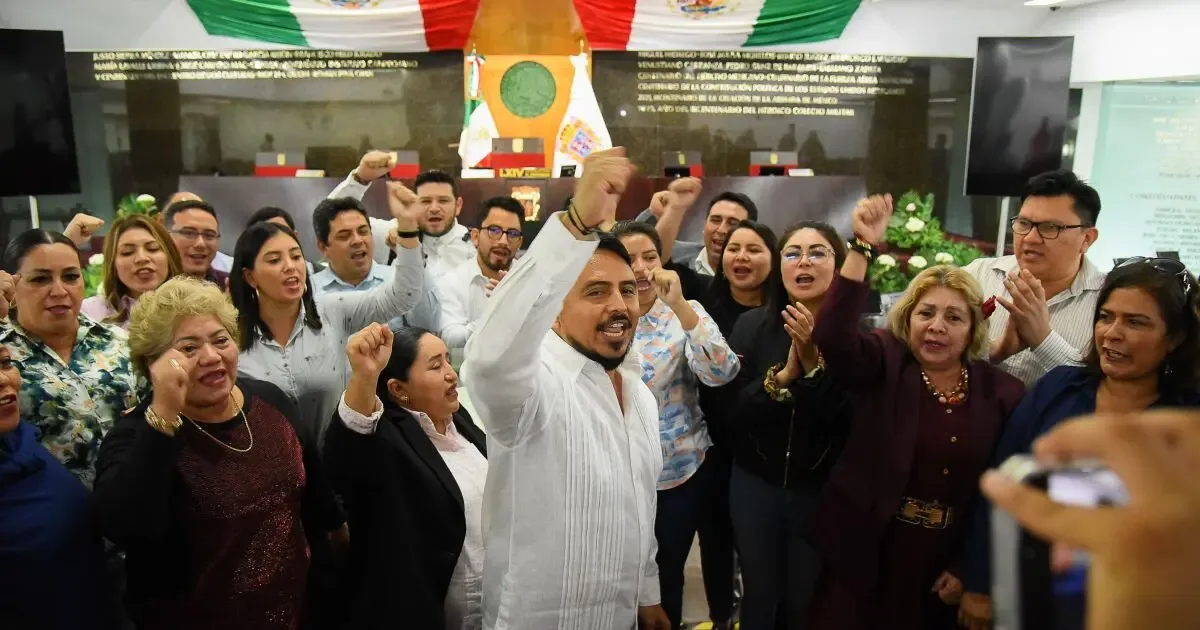 Diputados de Morena discuten tensiones políticas en el Congreso de Campeche.