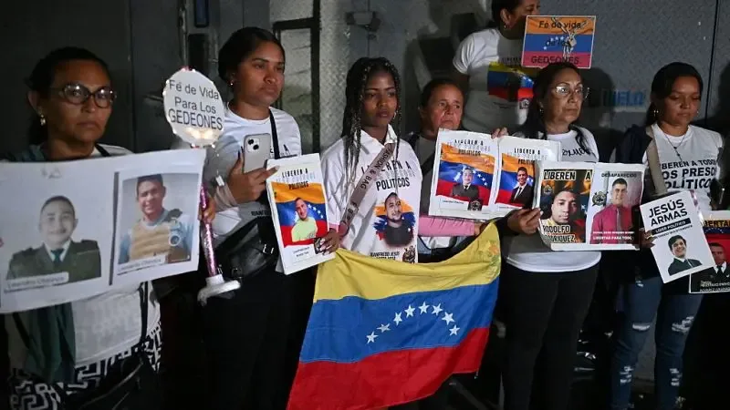 Diputados en la Asamblea Nacional de Venezuela discuten propuesta de amnistía.