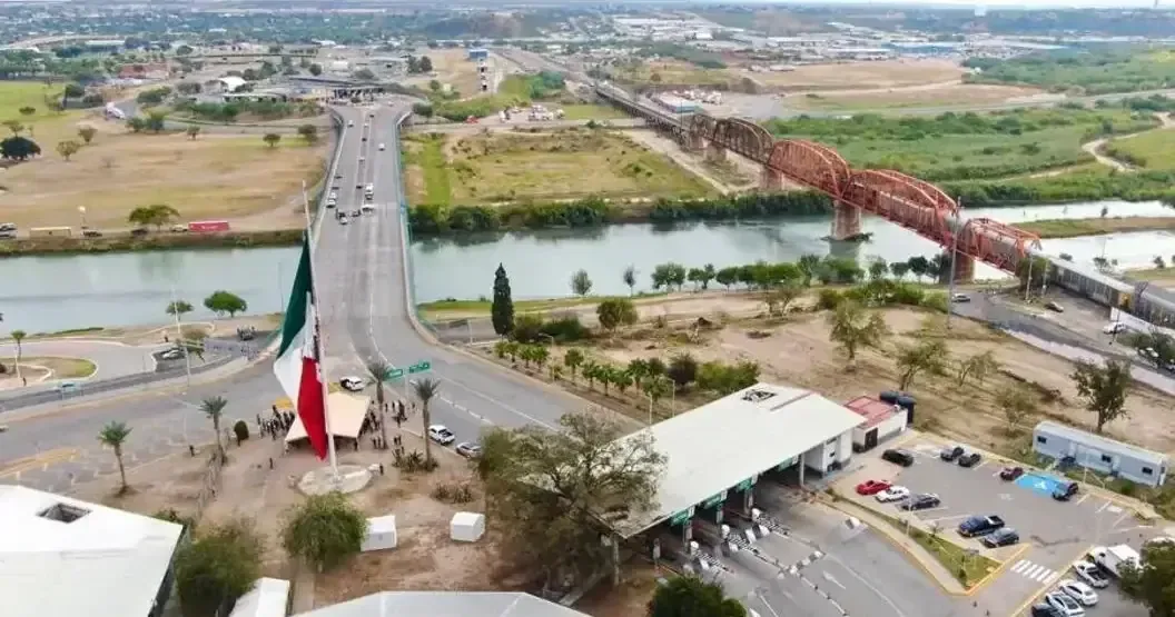 La falta de infraestructura y personal limita el tránsito fronterizo, afectando el comercio exterior de Coahuila.