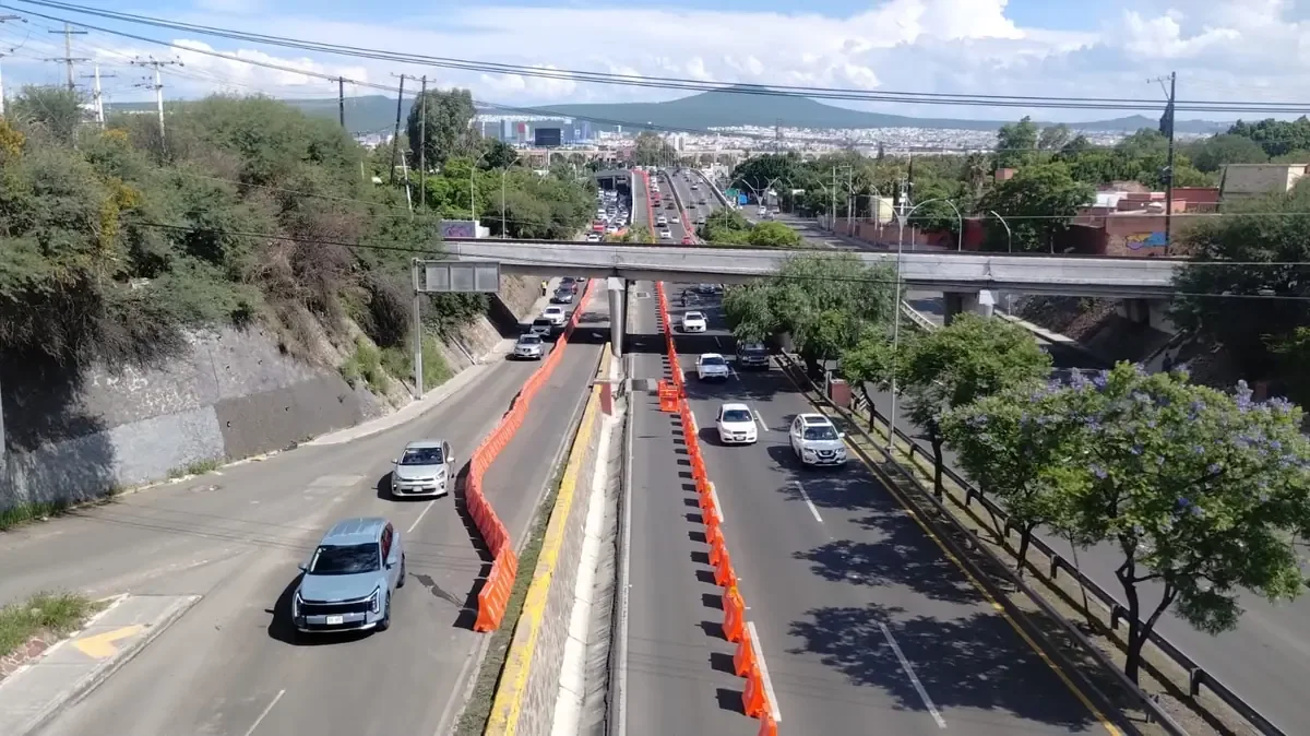 La reducción en el tráfico en el bulevar Bernardo Quintana coincide con obras que mejorarán el transporte en la región.