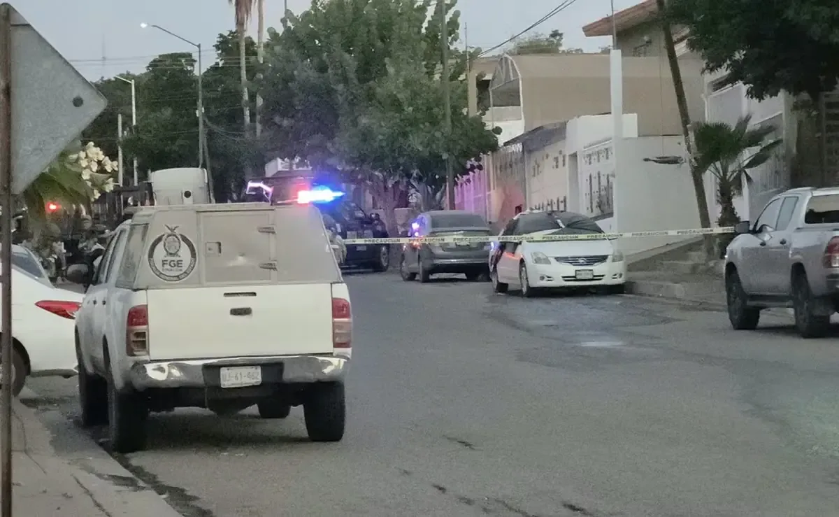 Tres viviendas sufrieron ataques armados, con un saldo de dos personas lesionadas y daños estructurales.
