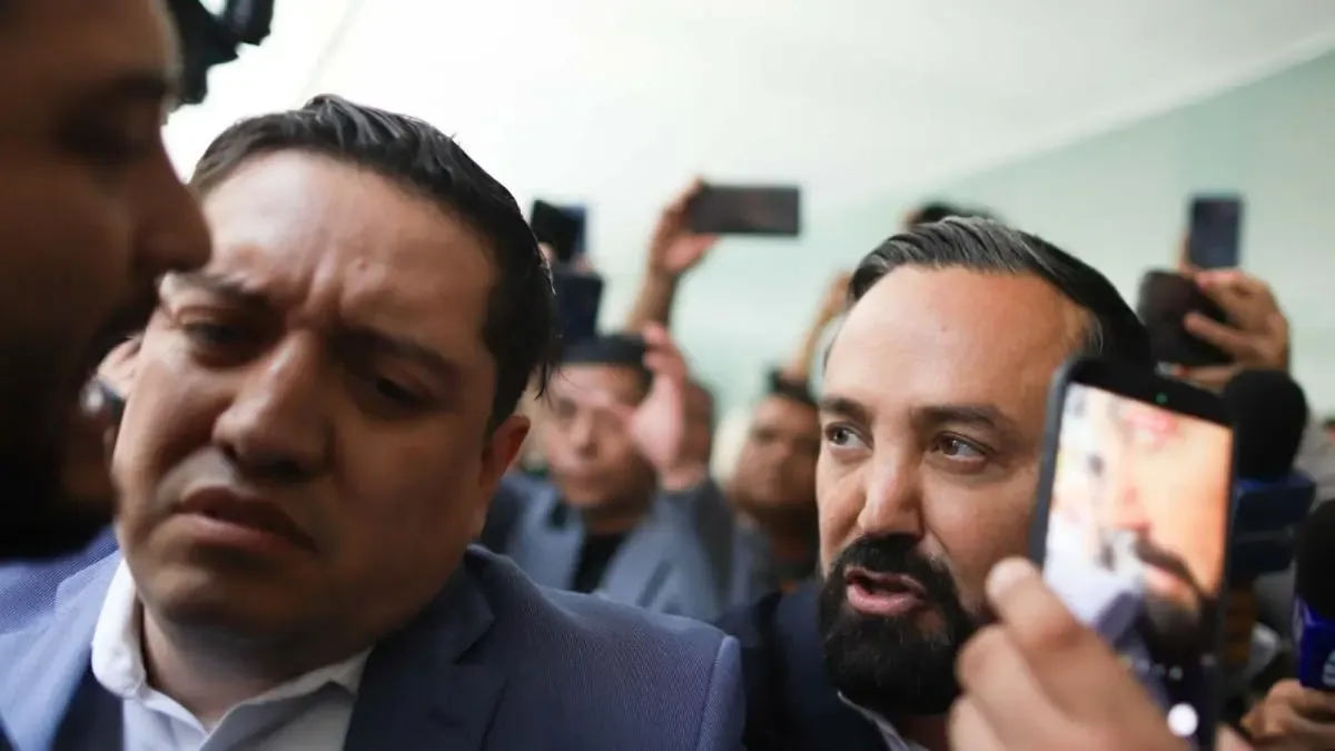 Las recientes peleas entre legisladores plantean cuestionamientos sobre su efecto en la democracia y la gestión política en México.