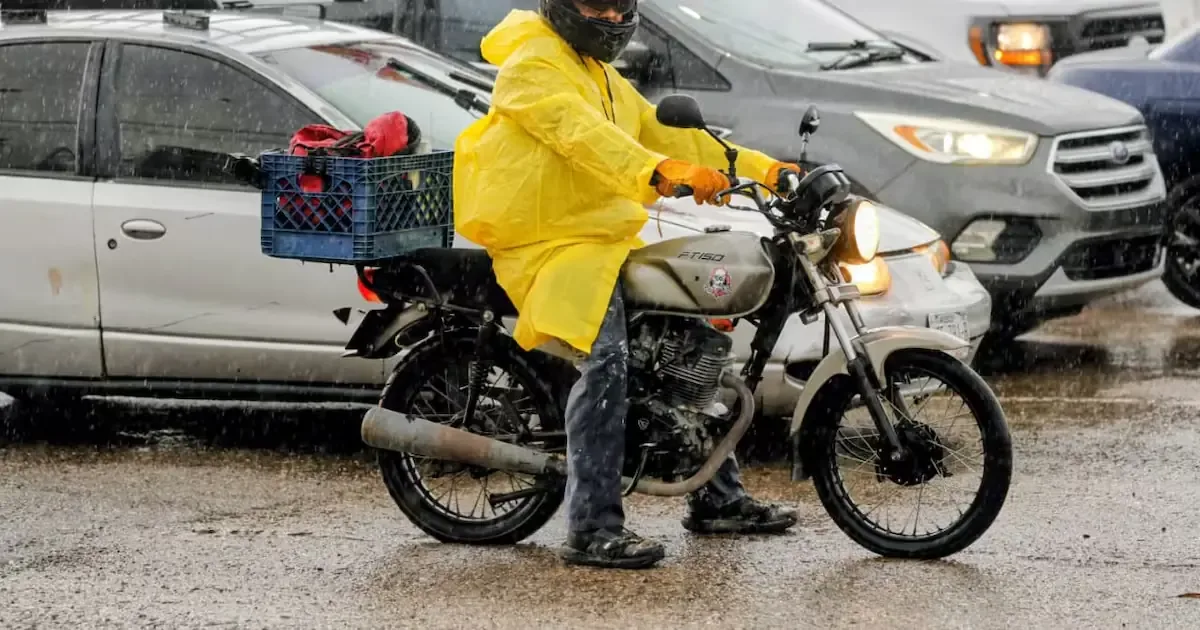 La meteoróloga Karina Barradas prevé lluvias en Sonora debido a un disturbio tropical que se desarrolla en Sinaloa.